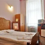 Zsuzsanna Vendeghaz 2* Debrecen