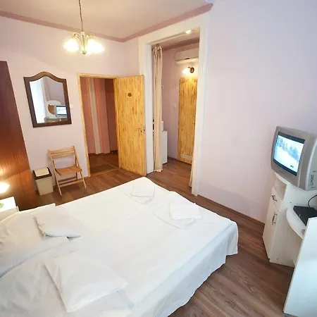 Zsuzsanna Vendeghaz 2* Debrecen