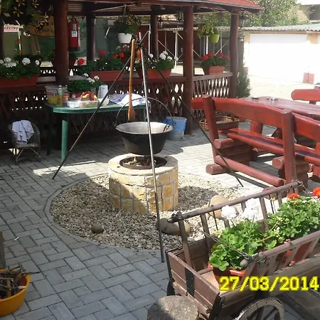 Zsuzsanna Vendeghaz Bed & Breakfast