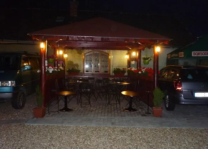 Bed & Breakfast Zsuzsanna Vendeghaz 2*